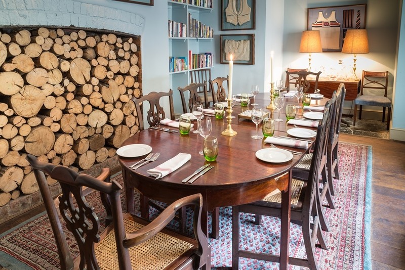 Beckford_Arms_library